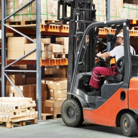Movimentação de materiais: 6 estratégias para realizar com eficiência